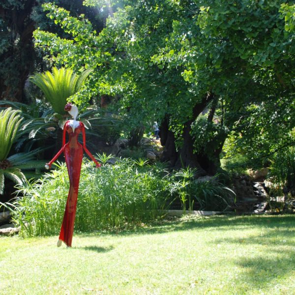 rote Skulptur für den Park_Carbon Couture_Outdoor | Nonos