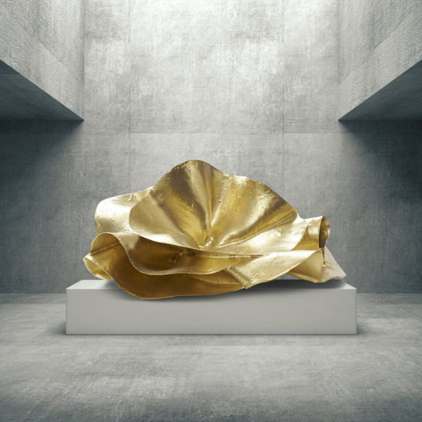 Mercedes und Franziska Welte_abstraktes, goldenes Kunstobjekt_Interior Design | Nonos